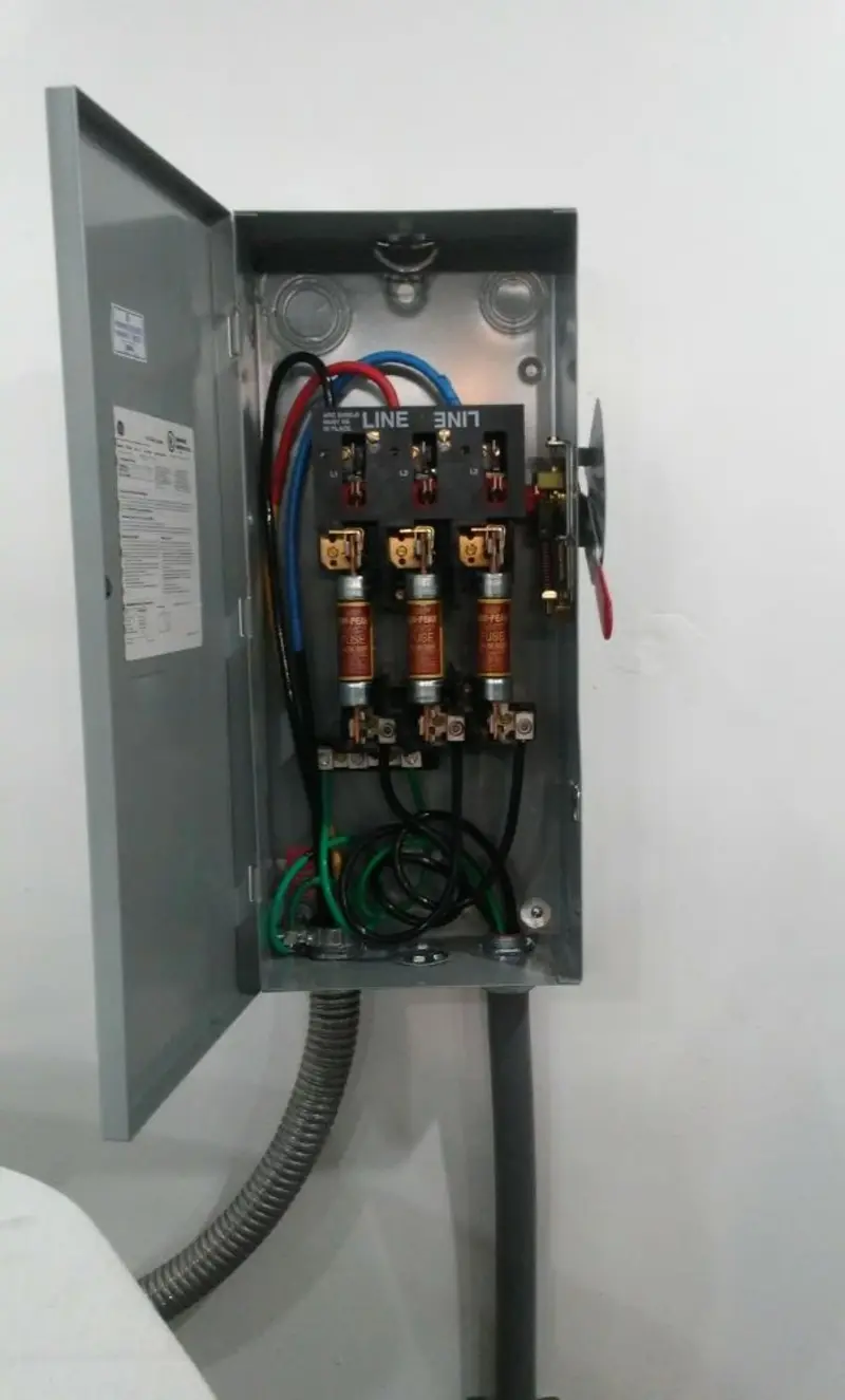 Three-phase disconnect switch installed for Smoke Detector Installation in Quincy